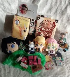 鬼滅の刃 ぬいぐるみ・缶バッジほか いろいろセット