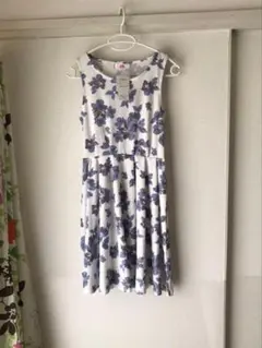 ♡花柄ワンピース 新品未使用♡のサムネイル