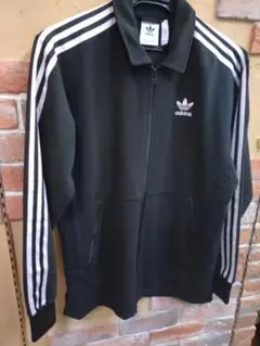 アディダスadidas ブラック ストライプジャージ　サイズO