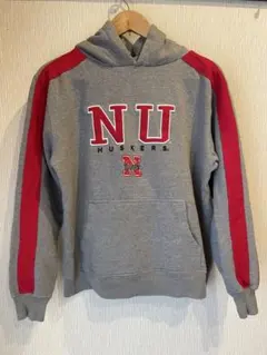 NU HUSKERS ハスカーズ ネブラスカ大学フード付きパーカー グレー/赤