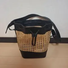 ZARA バケット型ショルダーバッグ 黒とベージュ