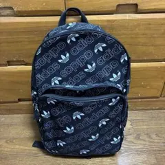 adidas キッズ用リュック　※サイズ的に小学生におすすめですのサムネイル
