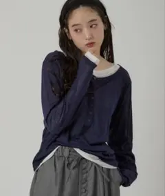 MUHET ミュエータ ヘンリーネックレイヤードロングTシャツのサムネイル