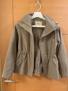 【美品】JUSGLITTY フード付撥水ショートブルゾン　モカ　サイズ２のサムネイル