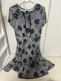MARELLA 花柄 半袖ひざ丈ワンピースのサムネイル