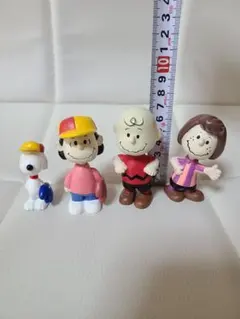 ピーナッツ　スヌーピー含む人形4体セット