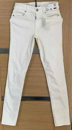 新品タグ付き　UNIQLO ウルトラストレッチジーンズ　　22（56ｃｍ）