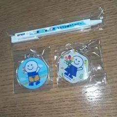 ブックオフ　よむよむくんキーホルダー　うるうるちゃん　ボールペン　非売品