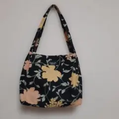 コロンとした花柄ショルダーバッグ