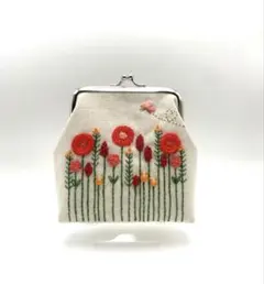 野花のボーダーの刺繍がま口ポーチＲ 手刺繍　ハンドメイドのサムネイル