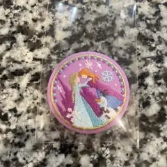 ディズニー　刺繍缶バッチ　アナ雪