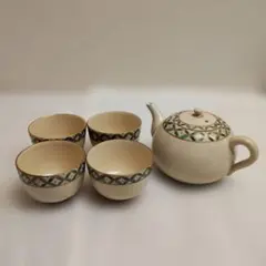 【新品未使用】小ぶりの陶器の急須と茶碗4個セット