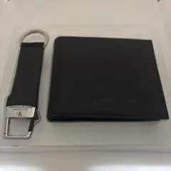 Calvin Klein Jeans ブラック二つ折り財布とキーホルダーセット