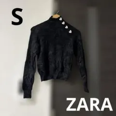 黒のタートルネックセーター ハート装飾