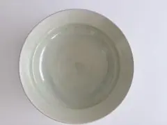 余宮隆さんの淡いグリーンの大皿のサムネイル