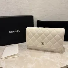 【美品】CHANEL チェーンウォレット ホワイトのサムネイル