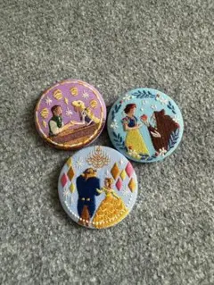 ディズニープリンセス刺繍缶バッジ3個セット