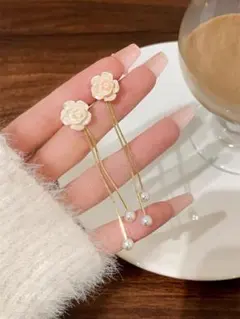 S925銀の針真珠の椿の花のフリンジのイヤリング女性の小衆の設計の軽奢な高級感