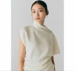 本日限定価格ホワイト ドレープニットトップス