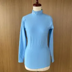 アンダーアーマー　アンダーシャツ　水色　レディース　インナーシャツ