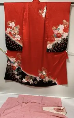 七五三　７才お嬢様　正絹　晴れ着　振袖　長襦袢　赤と黒バラの花図
