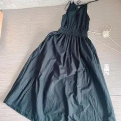 美品新品同様 値札付きのホルターネックワンピース Sサイズ　ユニクロ