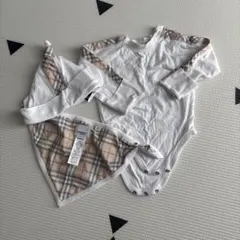 Burberry ベビー ロンパースと帽子セット　6M