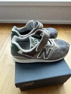 New Balance 996 キッズスニーカー ベージュ/グリーン　18cm