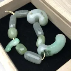 翡翠 勾玉 ペンダント お守り - メルカリ