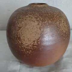 陶器製球形花瓶 茶色とベージュ