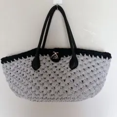 グレーと黒の編み込みトートバッグ