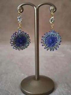 《42》小丸ニャンドゥティイヤリング（ノンホールピアス）紺×虹色