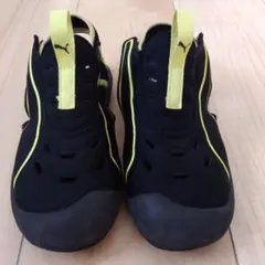 PUMA キッズ サンダル ブラック イエロー　20㌢