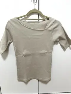 LOWRYSFARM ベージュ オフショルダー 半袖 トップス