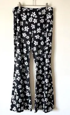 NO BOUNDARIES デイジー柄 フレアパンツ XL 花柄 黒白 美脚効果
