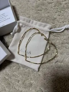 AURA ビックハート型ピアスゴールド