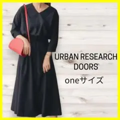 URBAN RESEARCH DOORS ギャザーフレアVネックワンピース