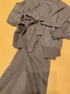 Roin Vネック カーディガンとワンピセットアップ