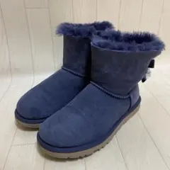 UGG ミニ ベイリー ボウ コーデュロイ ブーツ ネイビーのサムネイル