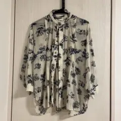 【美品】花柄アイボリー長袖ブラウスのサムネイル