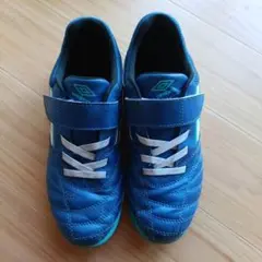 Umbro サッカー　シューズ 22センチ