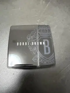 BOBBI BROWN シアーフィニッシュ プレストパウダー 01のサムネイル