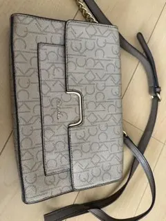 Calvin Klein シルバーショルダーバッグ