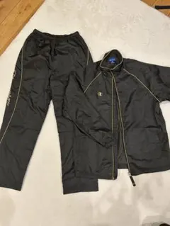 キッズ　ウィンドブレーカー上下セット