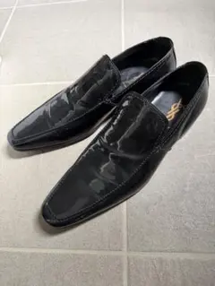 Yves Saint Laurent パテントレザー ローファー 41のサムネイル