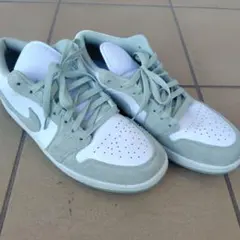 ナイキ　エアジョーダン　Low