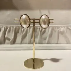 レトロ ヴィンテージ風 エレガント ホワイトパール風 オーバル型イヤリング