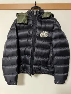 ダブル ロゴ ワッペン フーデット ダウン ジャケット/ネイビー×オリーブ