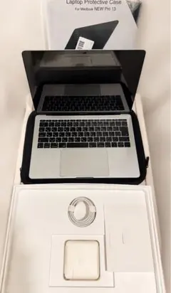 MacBook Pro 13 i7 / 16GB / 1TB 充電ケーブル箱付きのサムネイル