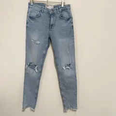 Bershka（ベルシュカ）レディース　ダメージデニムパンツ　29のサムネイル